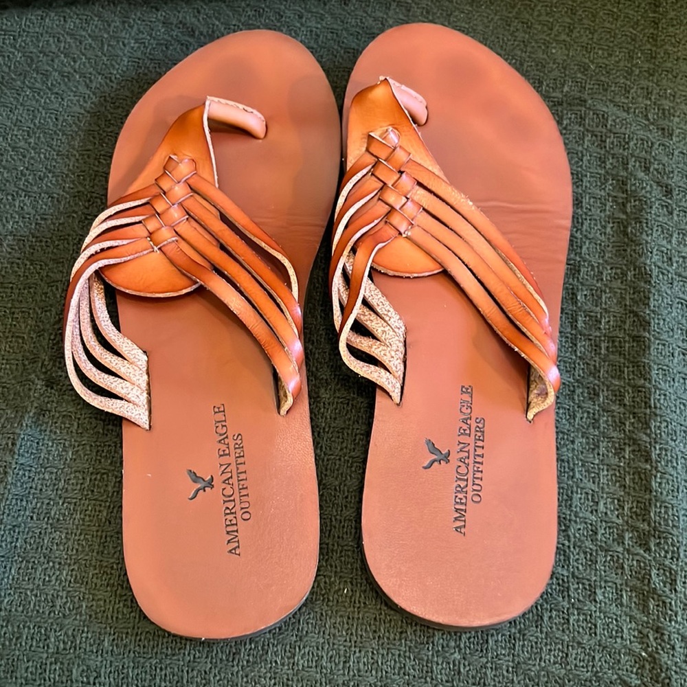 American Eagle caramel brown strappy flip flop, size 7.